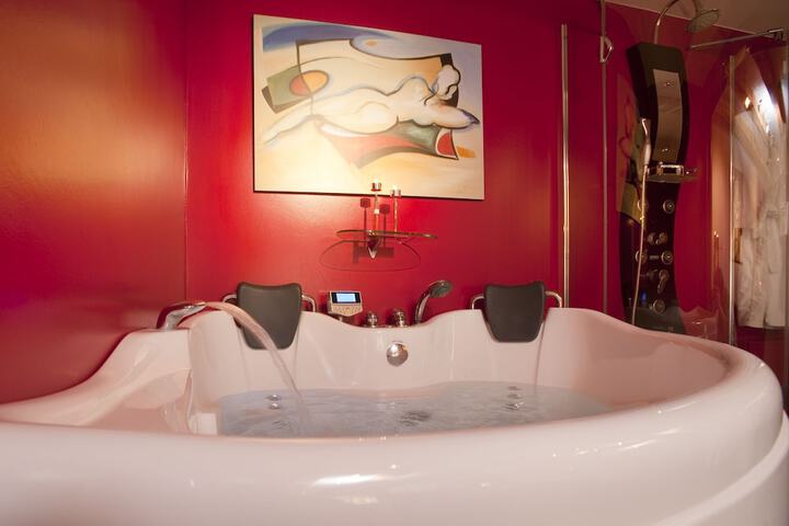 Hot Tub 36 of 57