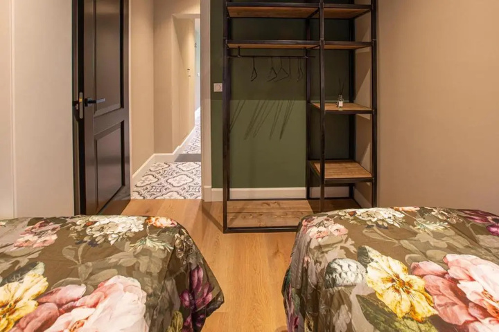 Room 4 of 15