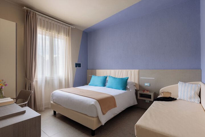 Room 8 of 18