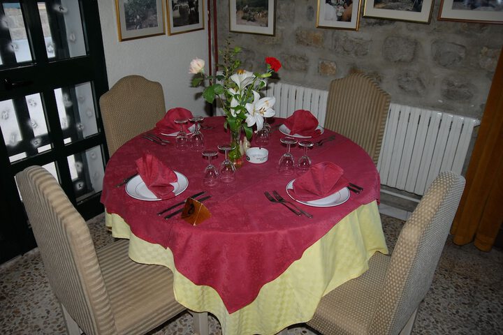 Dining 2 of 7