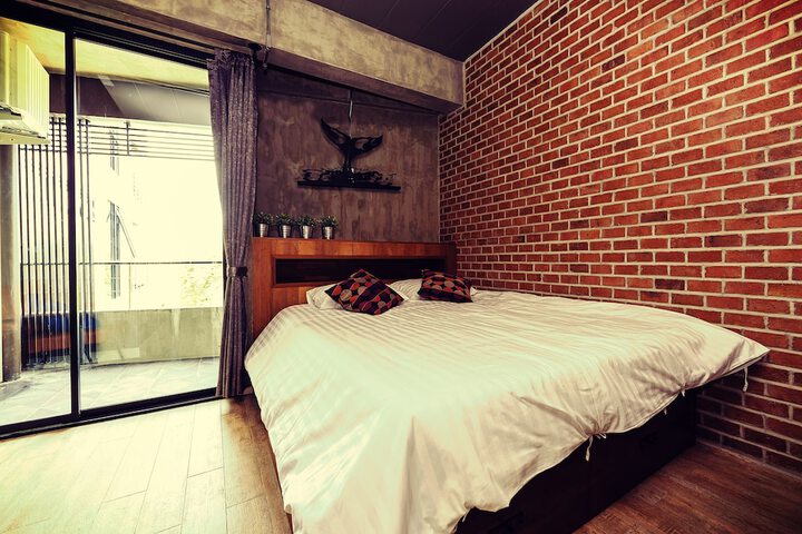 Room 9 of 47