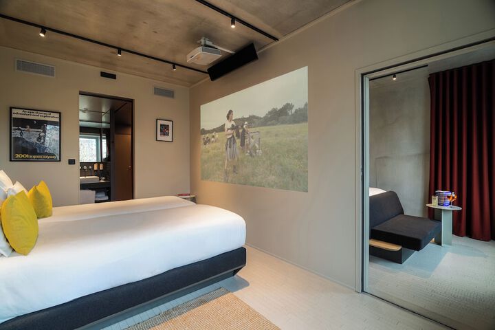 Room 13 of 46