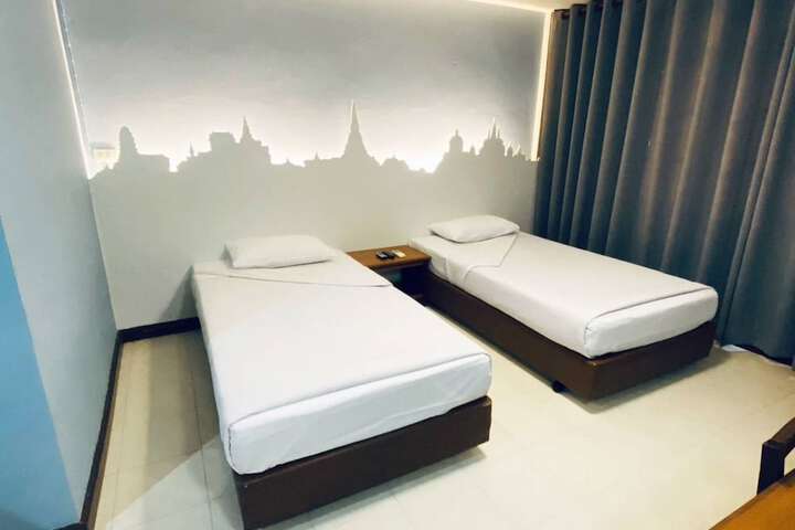 Room 5 of 63