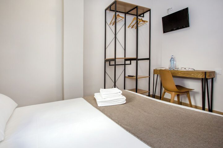 Room 6 of 50