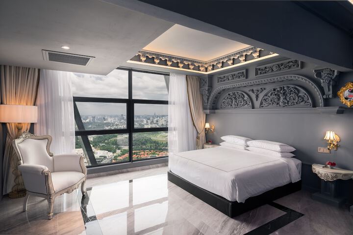 Room 40 of 195
