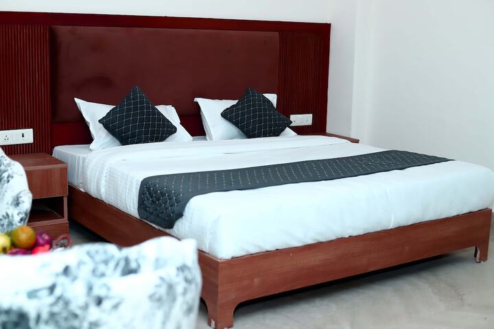 Room 8 of 25