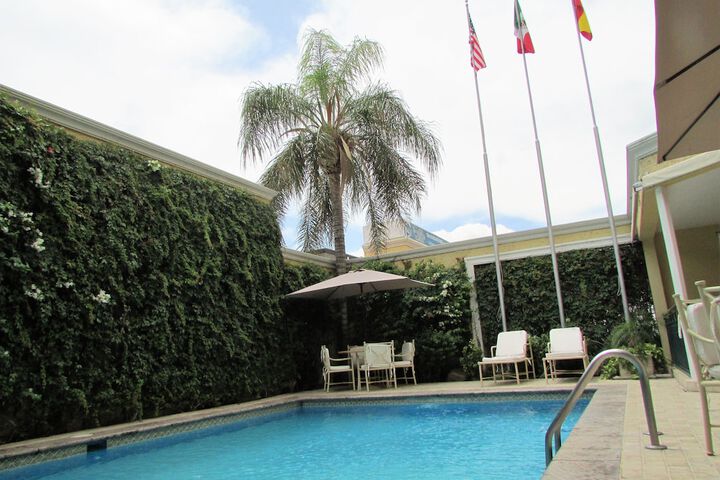 Pool 76 of 131