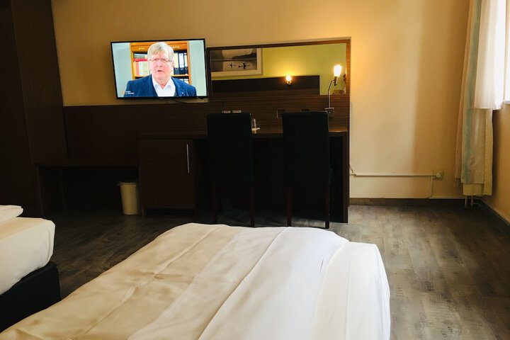 Room 8 of 39