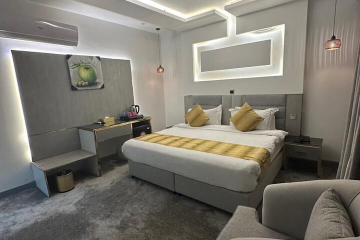 Room 11 of 43