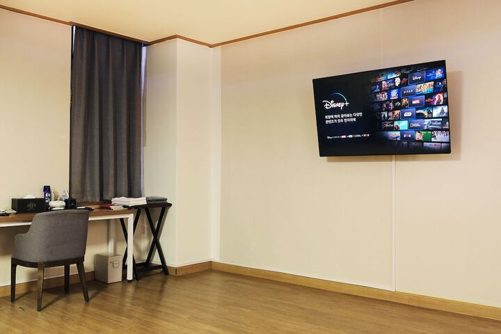 Room 47 of 90
