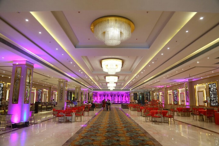Ballroom/Hall 21 of 35