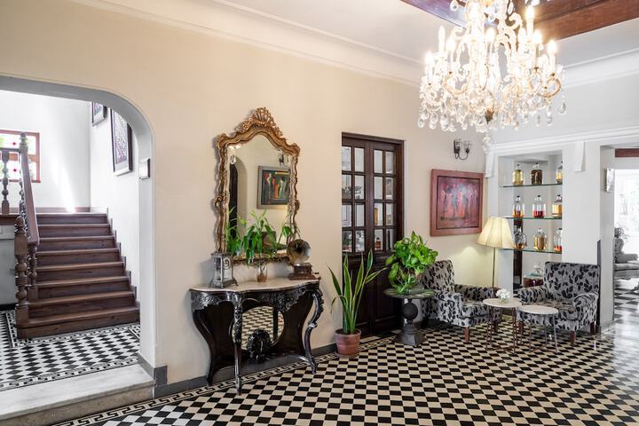 Entrance & Lobby