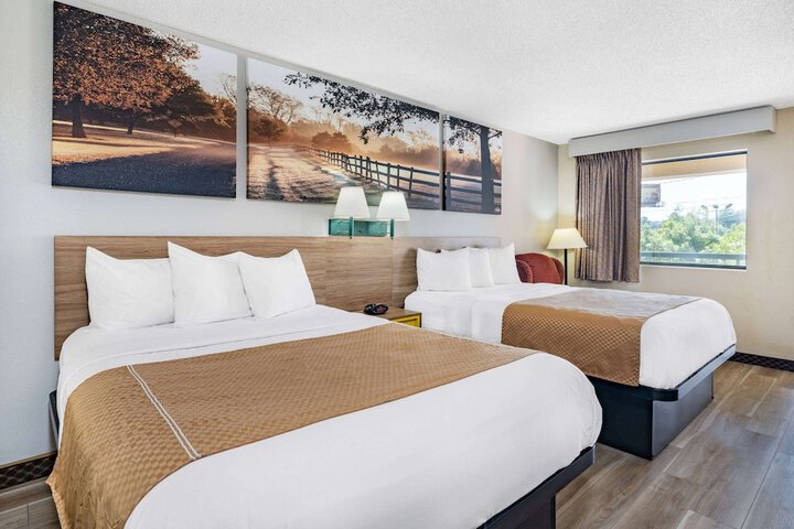 2 Queen Beds Accessible (4 of 12)