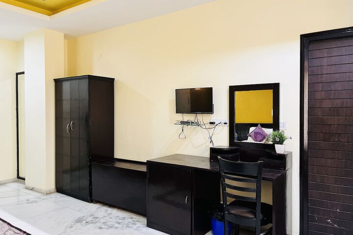Room 16 of 31