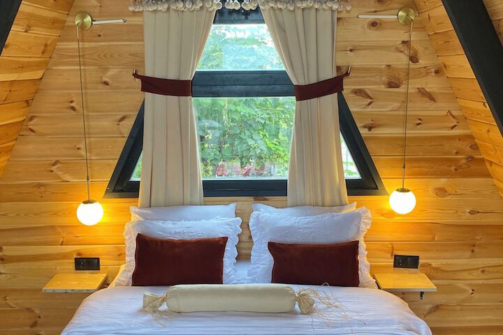 Room 6 of 20
