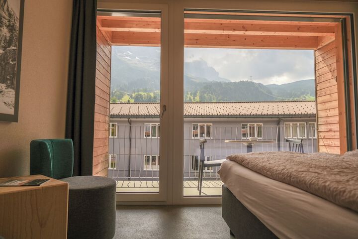 Room 21 of 38