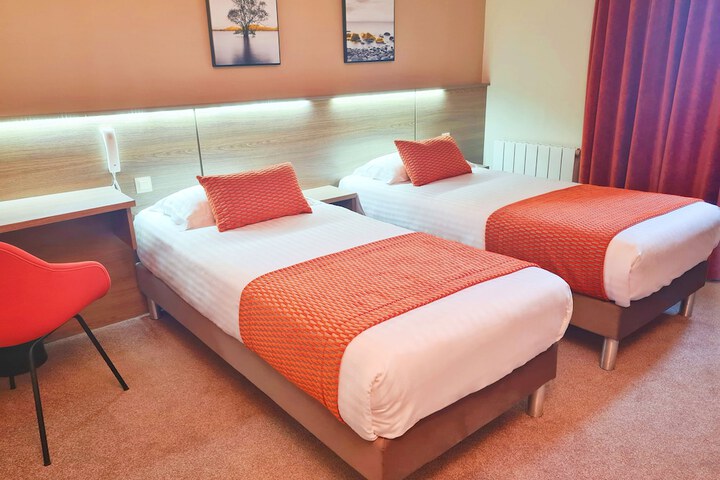 Room 15 of 52
