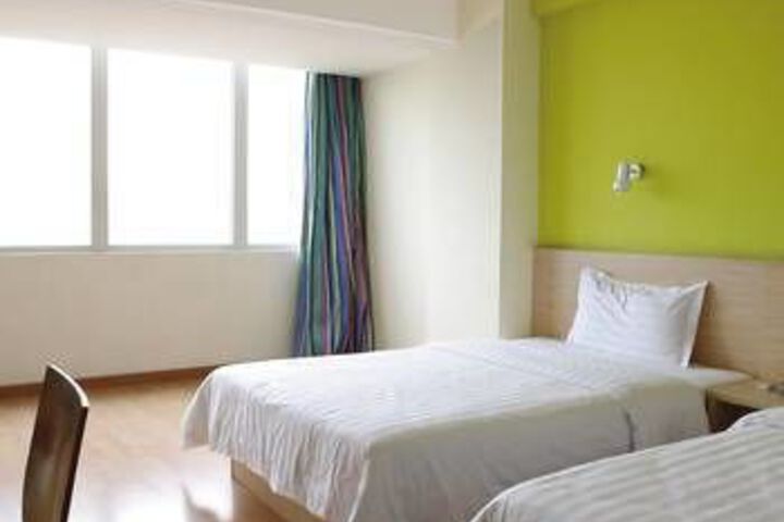 Room 2 of 8