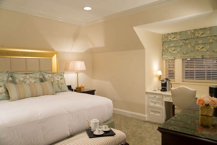 Room 12 of 221