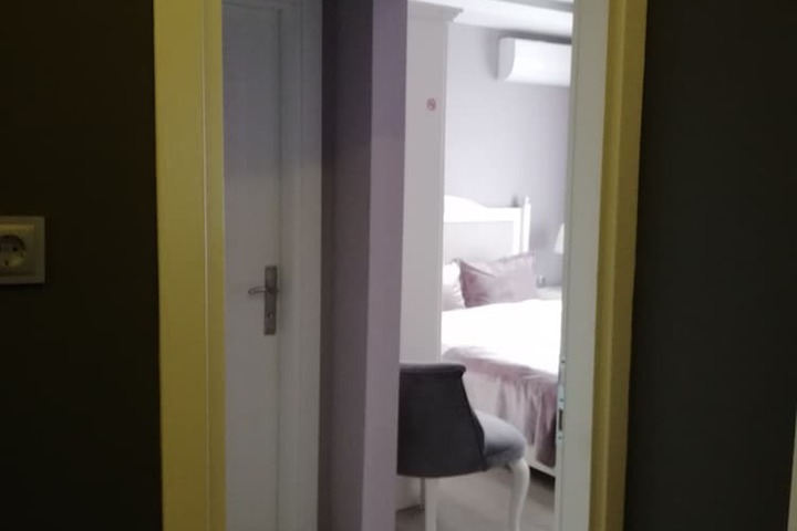 Room 72 of 110