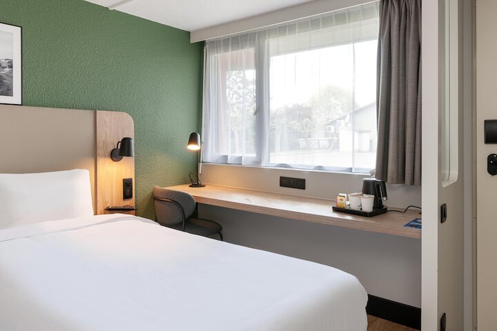 Room 9 of 27
