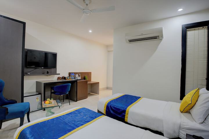 Room 5 of 18