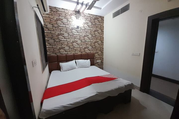 Room 13 of 43