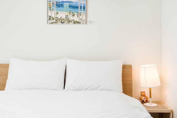 Room 443 of 640