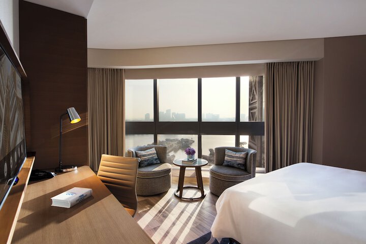Room 14 of 170