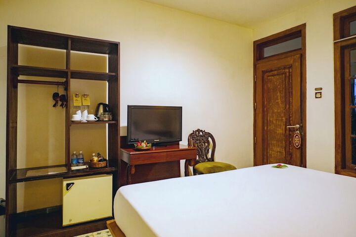 Room 15 of 120