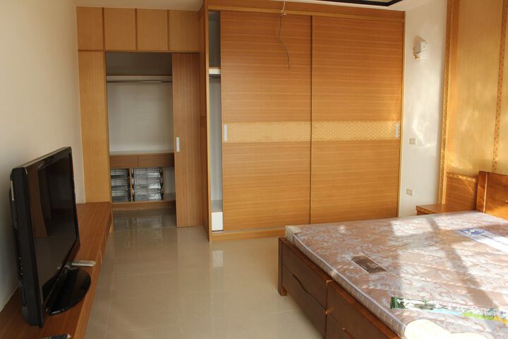 Room 12 of 14