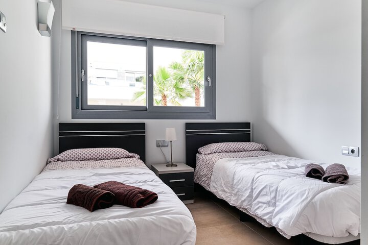 Room 4 of 25