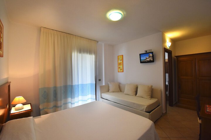 Room 5 of 83