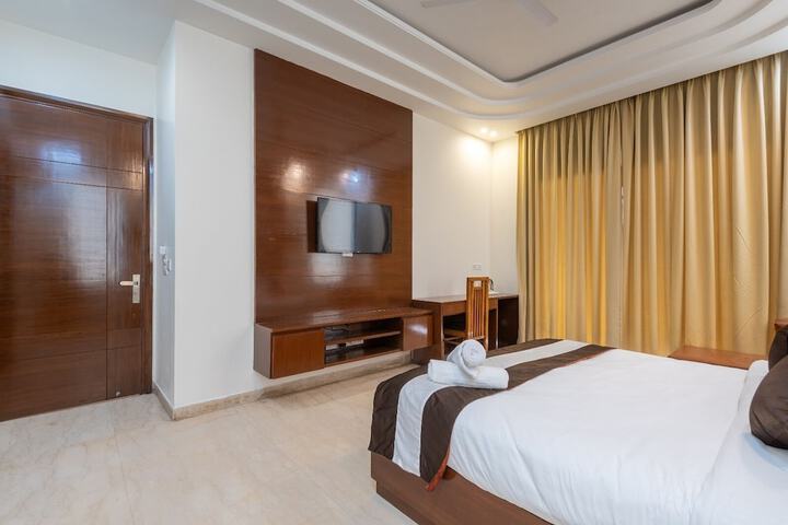 Room 11 of 30