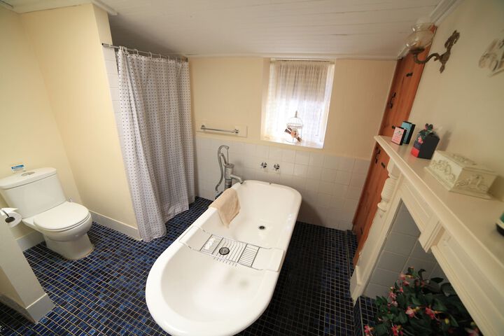 Room 9 of 15
