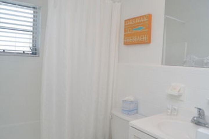 Room 2 of 32