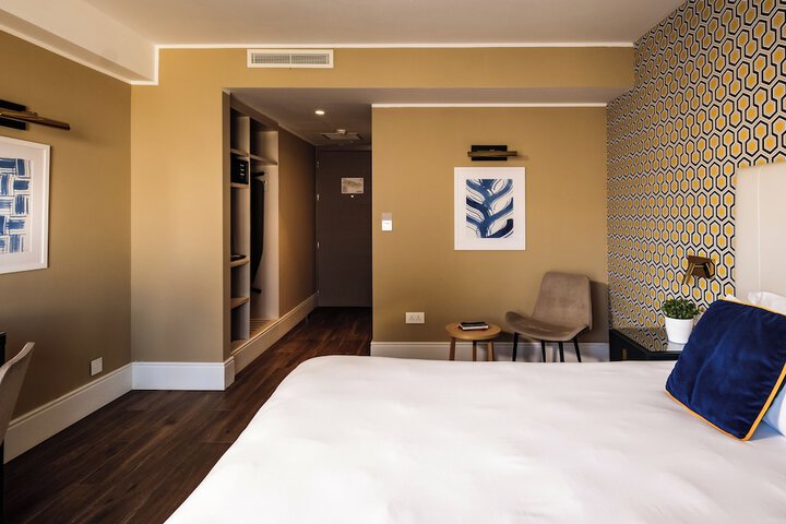 Room 16 of 32