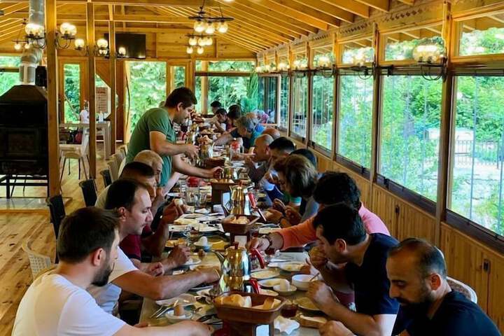 Dining 7 of 13