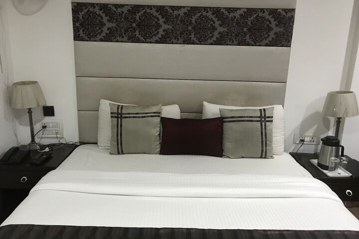 Room 10 of 37