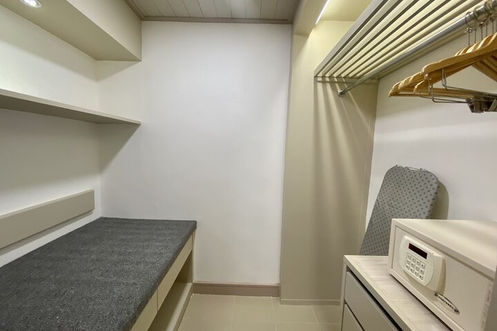 Room 9 of 69