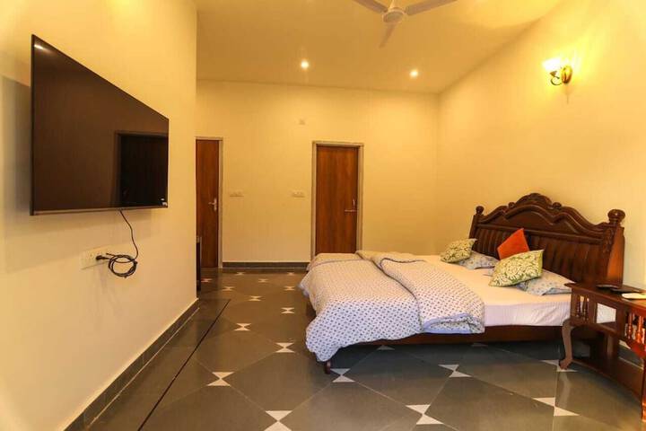 Room 5 of 14