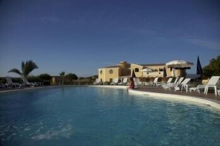 Hotel with Pool