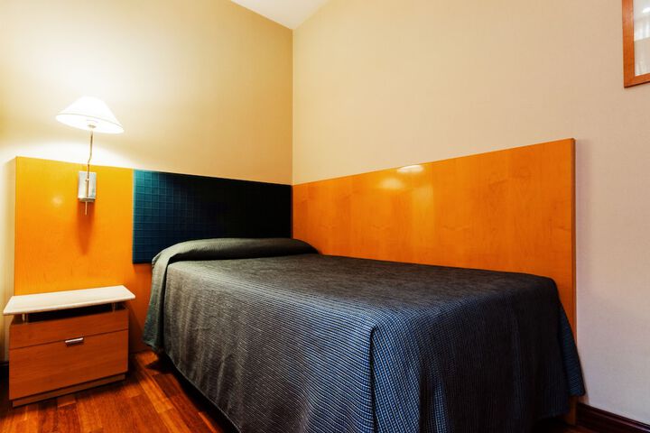 Room 16 of 28