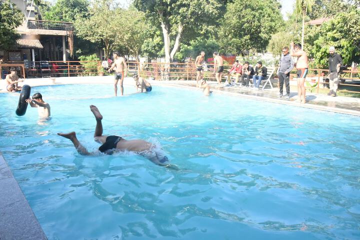 Pool 7 of 17