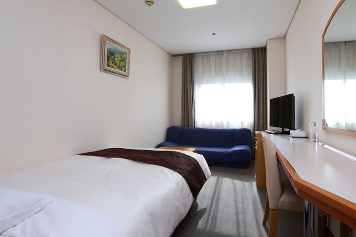 Room 11 of 38