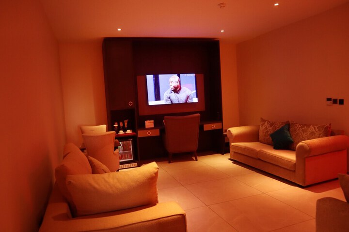 Room 9 of 13