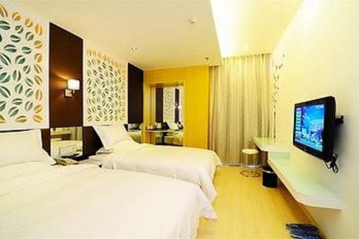 Room 4 of 16