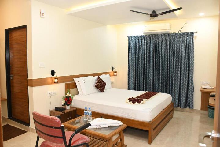 M R Residency Lokapur
