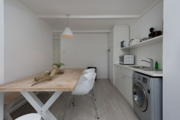 Room 6 of 14