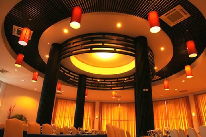 Ballroom/Hall 26 of 33